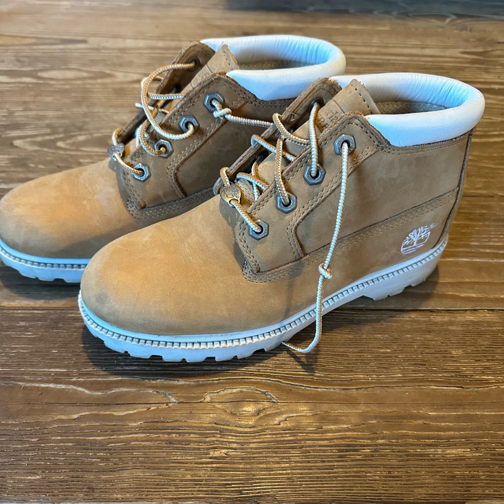 Women’s Timberline boots 7M